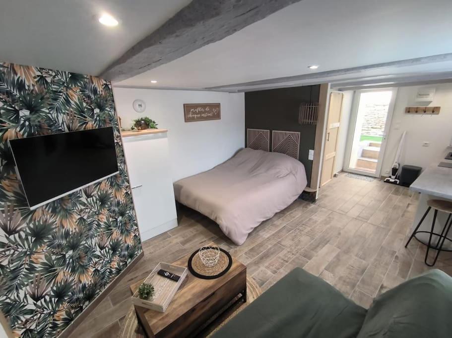 La Porte Bleue Neuville-de-Poitou Экстерьер фото